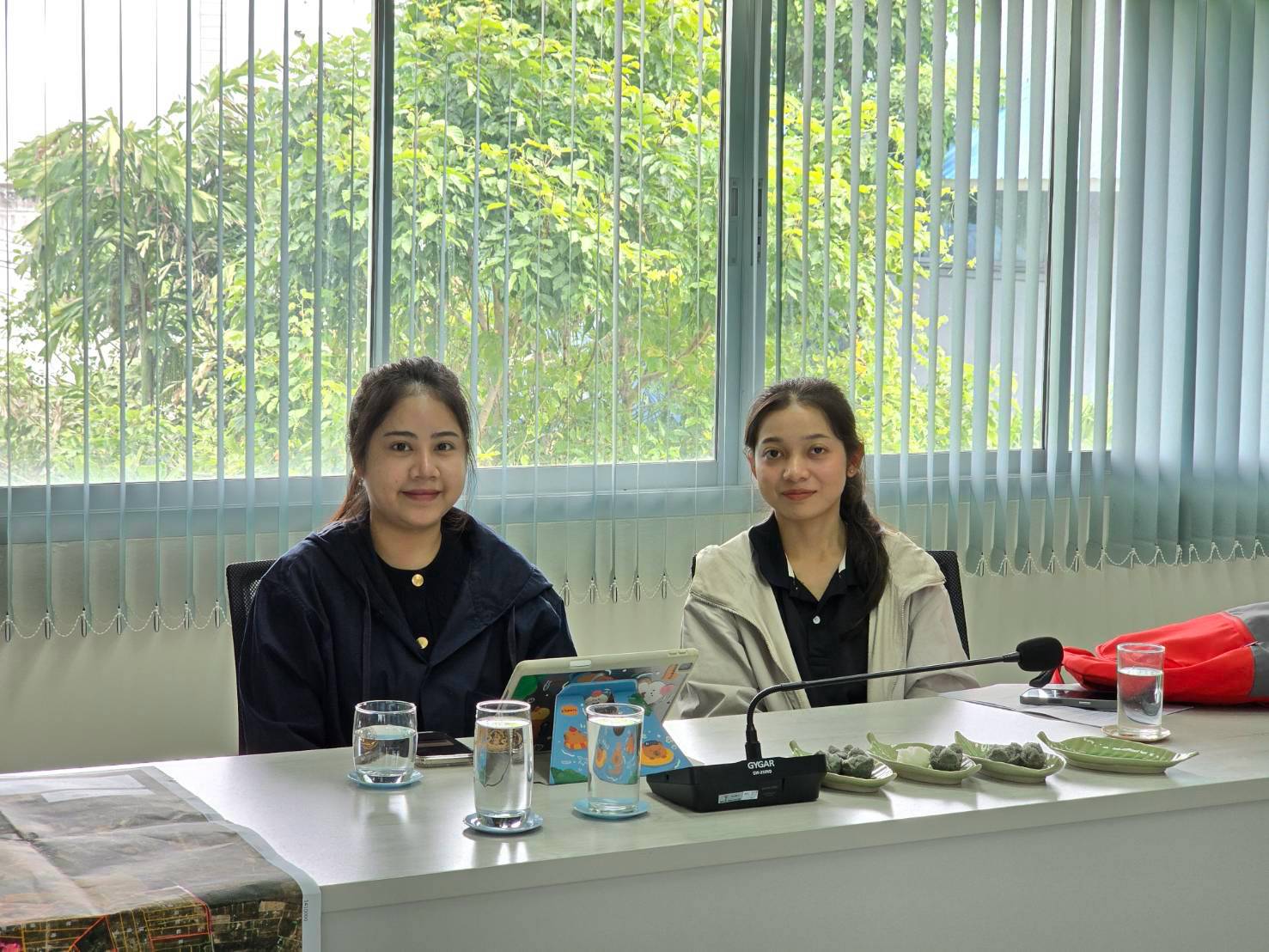 title - ปฏิรูปที่ดินจังหวัดเพชรบุรี พร้อมด้วย เจ้าหน้าที่ ส.ป.ก.เพชรบุรี ประชุมสรุปผลการติดตามแนวทางการแก้ไขปัญหาโครงการแก้ไขปัญหาที่ดินทำกินของเกษตรกรสภาประชาชน 4 ภาค ร่วมกับเจ้าหน้าที่ 3 สำนักของสำนักงานการปฏิรูปที่ดินเพื่ือเกษตรกรรม ได้แก่ สำนักกฎหมาย สำนักจัดการปฏิรูปที่ดิน และสำนักจัดการแผนที่และสารบบที่ดิน